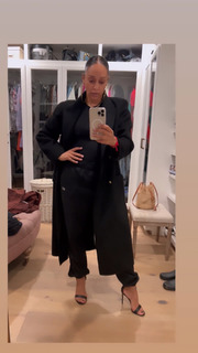Tia Mowry feet photo thumbnail