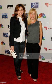 Angela Kinsey feet photo thumbnail