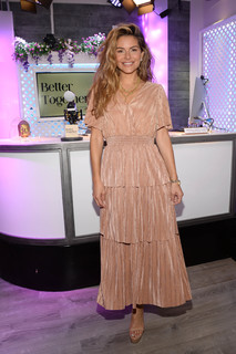 Maria Menounos feet photo thumbnail