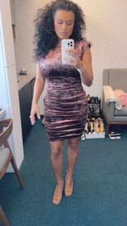 Joy Taylor feet photo thumbnail