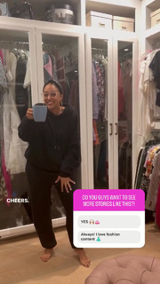 Tia Mowry feet photo thumbnail