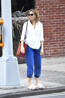 Sienna Miller feet photo thumbnail