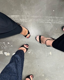 Camila Mendes feet photo thumbnail