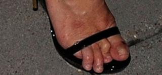 Kate Moss feet photo thumbnail