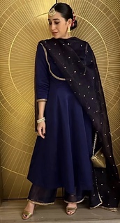 Karisma Kapoor feet photo thumbnail