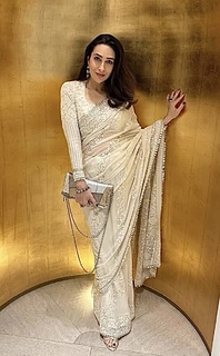 Karisma Kapoor feet photo thumbnail