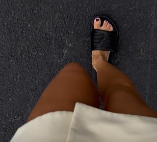 Adrienne Houghton feet photo thumbnail