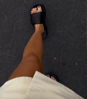 Adrienne Houghton feet photo thumbnail