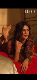Kriti Sanon feet photo thumbnail