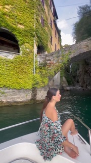 Isis Valverde feet photo thumbnail