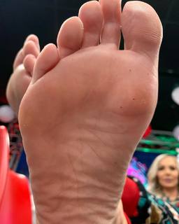 Kyle Unfug feet photo thumbnail