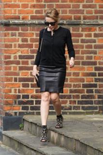 Kylie Minogue feet photo thumbnail