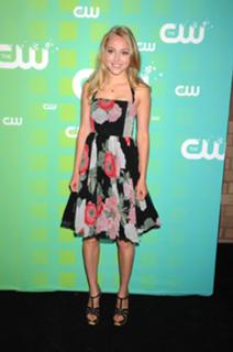 AnnaSophia Robb feet photo thumbnail