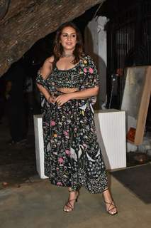 Huma Qureshi feet photo thumbnail