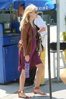 Reese Witherspoon feet photo thumbnail
