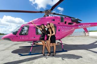 Alessandra Ambrosio feet photo thumbnail