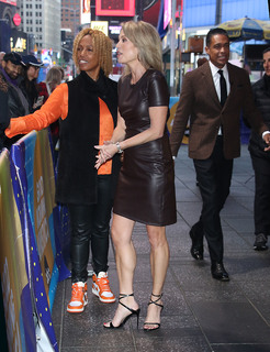 Amy Robach feet photo thumbnail