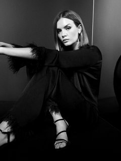 Josephine Skriver feet photo thumbnail