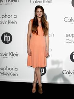 Shailene Woodley feet photo thumbnail