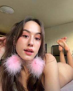 Jules Ari feet photo 1