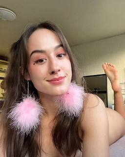 Jules Ari feet photo 2