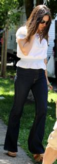 Mila Kunis feet photo thumbnail