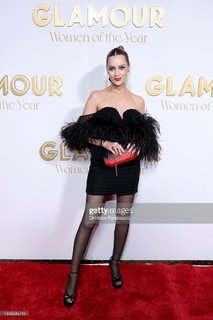 Laura Whitmore feet photo thumbnail
