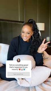 Tia Mowry feet photo thumbnail