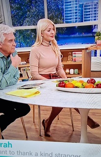 Holly Willoughby feet photo thumbnail