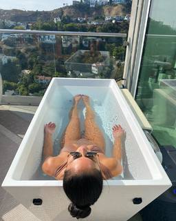 Nicole Scherzinger feet photo thumbnail