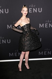 Anya Taylor-Joy feet photo thumbnail