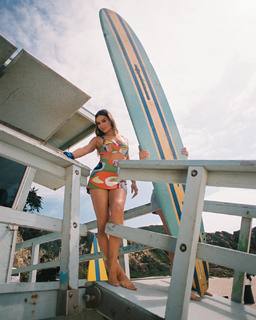 Hailee Steinfeld feet photo thumbnail