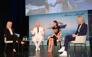 Lena Meyer-Landrut feet photo thumbnail