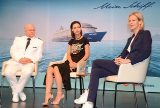 Lena Meyer-Landrut feet photo thumbnail