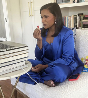Mindy Kaling feet photo thumbnail