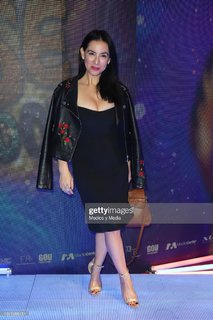 Claudia Lizaldi feet photo thumbnail