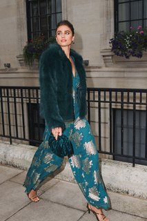 Taylor Hill feet photo thumbnail