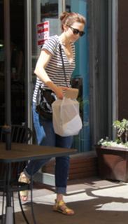 Mandy Moore feet photo thumbnail
