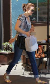 Mandy Moore feet photo thumbnail