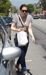 Mandy Moore feet photo thumbnail