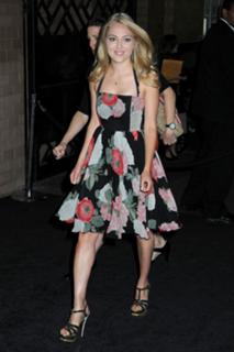 AnnaSophia Robb feet photo thumbnail