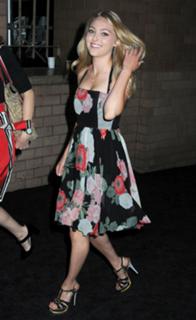 AnnaSophia Robb feet photo thumbnail