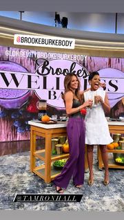 Brooke Burke feet photo thumbnail