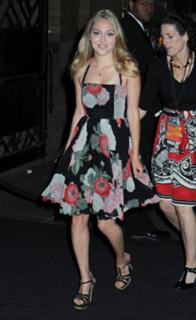 AnnaSophia Robb feet photo thumbnail