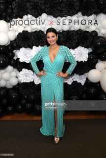 Maite Perroni feet photo thumbnail