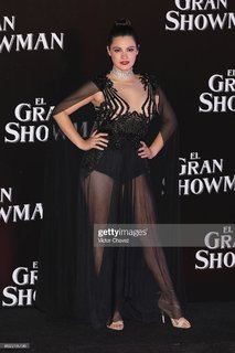 Maite Perroni feet photo thumbnail