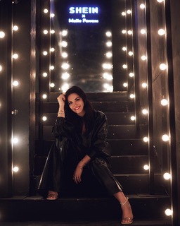 Maite Perroni feet photo thumbnail