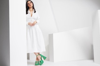 Maite Perroni feet photo thumbnail