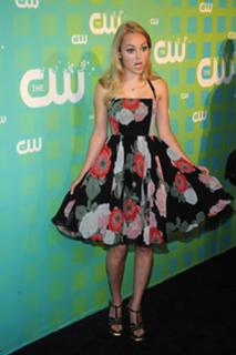 AnnaSophia Robb feet photo thumbnail
