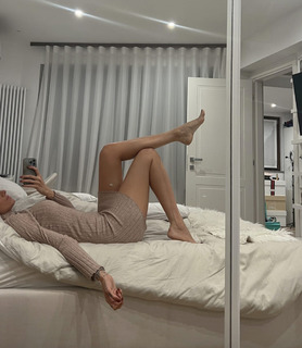 Valentina Vignali feet photo thumbnail